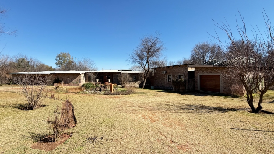 4 Bedroom Property for Sale in Viljoenskroon Rural Free State